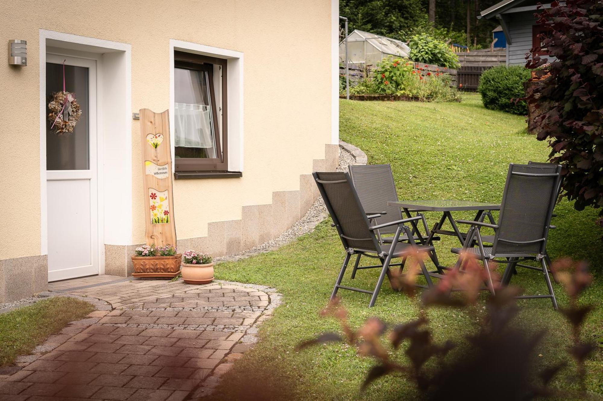 Buchen Blick - Ruhige Moderne Ferienwohnung 82Qm. Fichtelberg Esterno foto